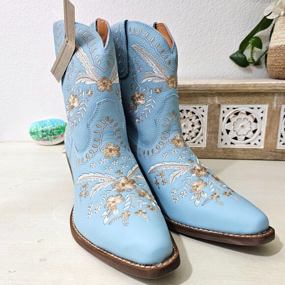 dingo Shoes - DINGO Womens Sz 10 Pastel Blue Primrose Embroidered Leather Western Booties New